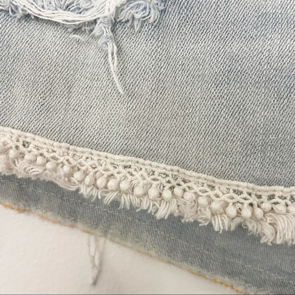 American Eagle Crochet Lace Hem Distressed Denim Shortie Shorts Jean Short - Picture 4 of 15